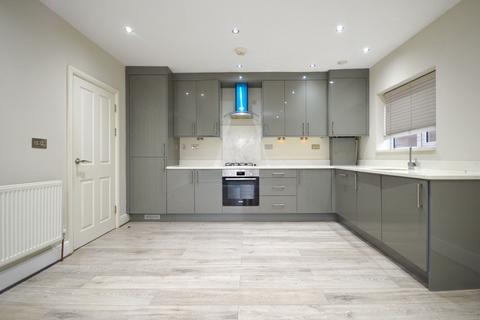 3 bedroom flat to rent, St. Dunstans Avenue, London W3 6QL
