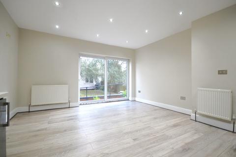 3 bedroom flat to rent, St. Dunstans Avenue, London W3 6QL
