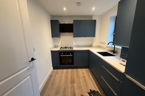 3 bedroom townhouse to rent, Kinder Close, Bradford BD13
