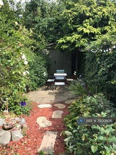 2 bedroom flat to rent, Carville Crescent, Brentford, TW8