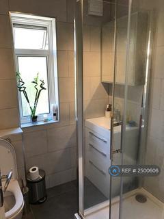 2 bedroom flat to rent, Carville Crescent, Brentford, TW8