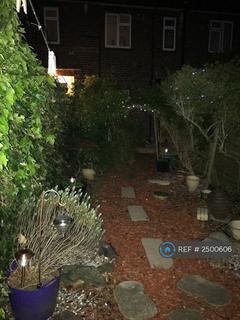 2 bedroom flat to rent, Carville Crescent, Brentford, TW8