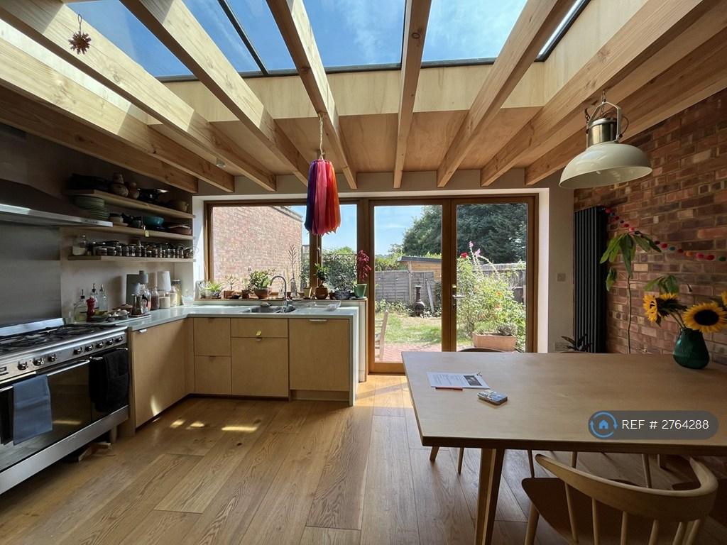 Kitchen & Dining