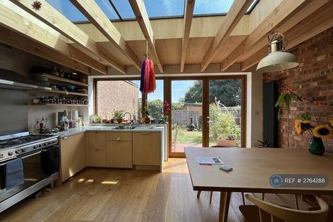 4 bedroom semi-detached house to rent, Hubbard Road, London, SE27