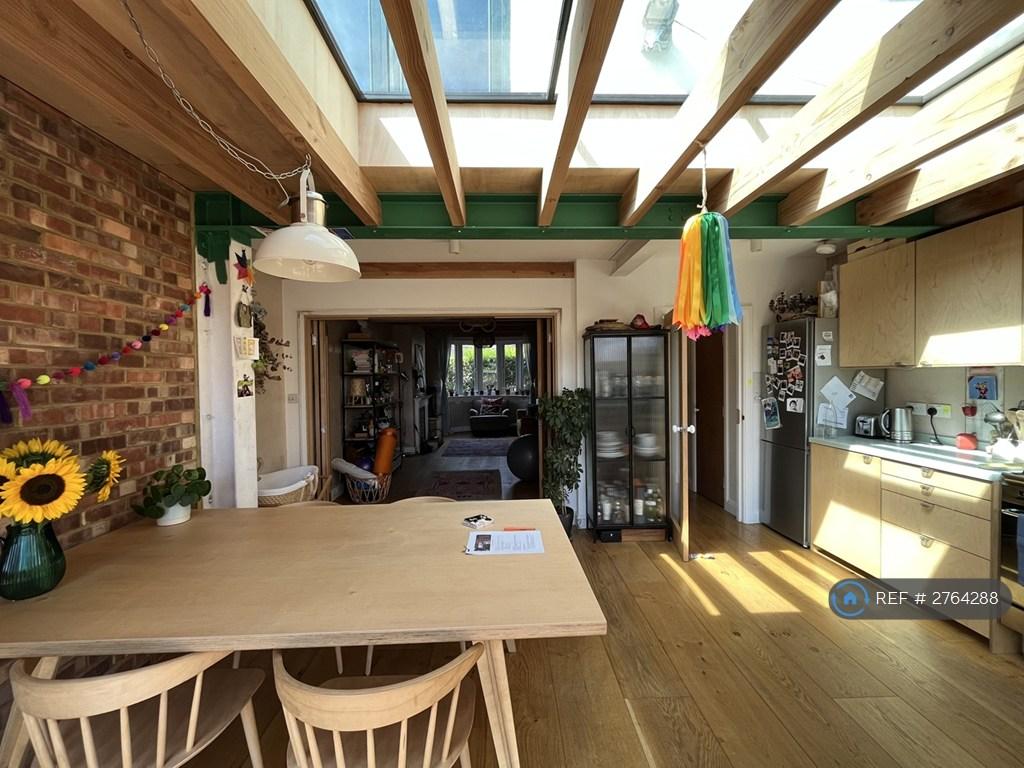 Kitchen & Dining