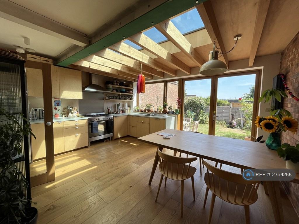 Kitchen & Dining