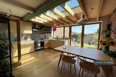 4 bedroom semi-detached house to rent, Hubbard Road, London, SE27