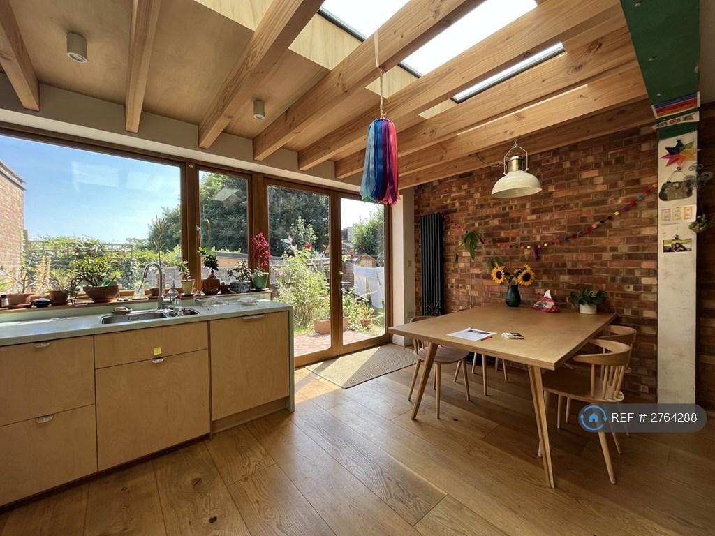 Kitchen & Dining