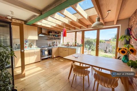 4 bedroom semi-detached house to rent, Hubbard Road, London, SE27