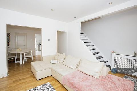 3 bedroom terraced house to rent, Varley Road, London, E16