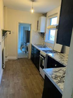 4 bedroom terraced house to rent, Draper Street, Leicester