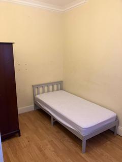 4 bedroom terraced house to rent, Draper Street, Leicester