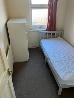 4 bedroom terraced house to rent, Draper Street, Leicester