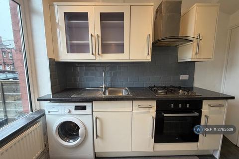 2 bedroom terraced house to rent, Brooklyn Terrace, Leeds, LS12