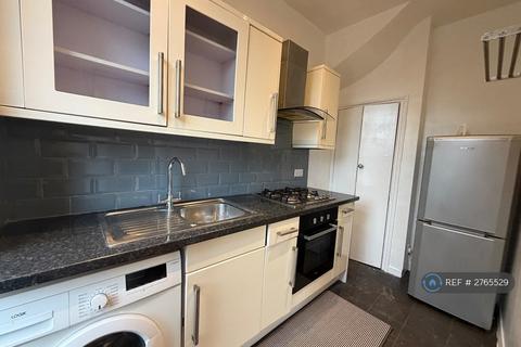2 bedroom terraced house to rent, Brooklyn Terrace, Leeds, LS12