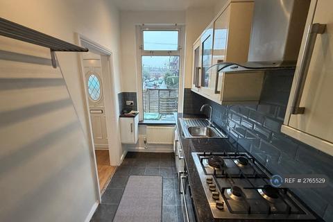 2 bedroom terraced house to rent, Brooklyn Terrace, Leeds, LS12