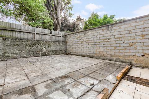 4 bedroom end of terrace house to rent, Solon Road, London SW2