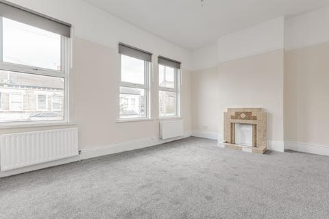 4 bedroom end of terrace house to rent, Solon Road, London SW2