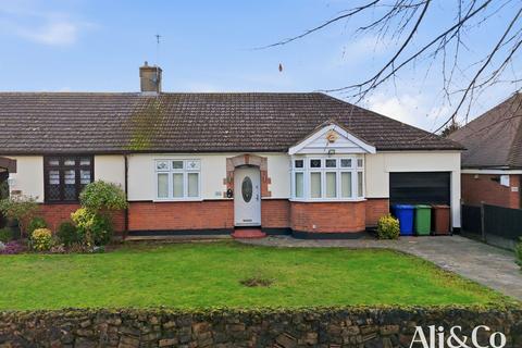 2 bedroom bungalow for sale, Connaught Avenue, Grays