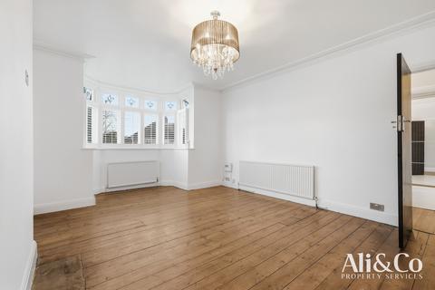 2 bedroom bungalow for sale, Connaught Avenue, Grays