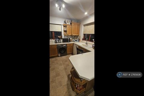 4 bedroom detached house to rent, Chancery Park, Priorslee, Telford, TF2