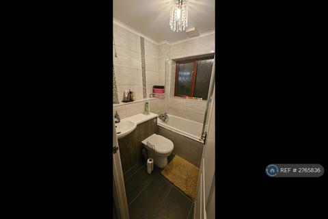 4 bedroom detached house to rent, Chancery Park, Priorslee, Telford, TF2
