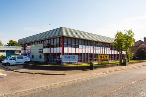 Warehouse to rent, Walnut Tree Clos Guildford GU1 4UG