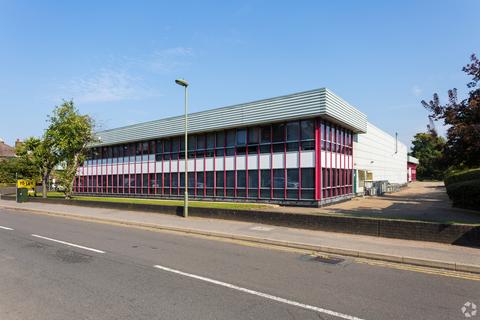 Warehouse to rent, Walnut Tree Clos Guildford GU1 4UG
