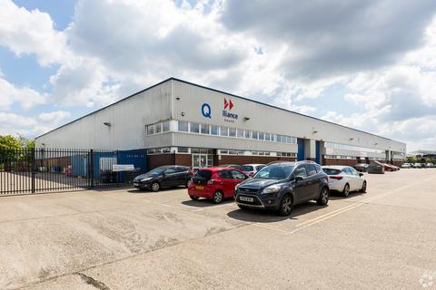 Distribution warehouse to rent, Brunel Rd Totton SO40 3SH