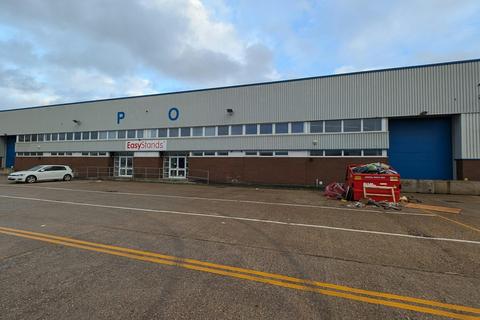 Distribution warehouse to rent, Brunel Rd Totton SO40 3SH