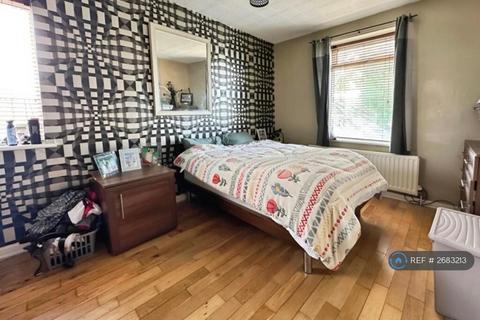 3 bedroom semi-detached house to rent, Bolton Road, Swinton, Manchester, M27