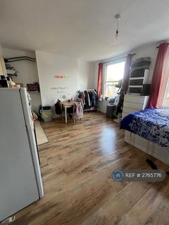 Studio to rent - Lennox Road, London, N4