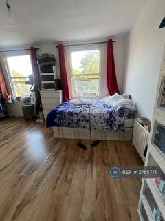 Studio to rent, Lennox Road, London, N4