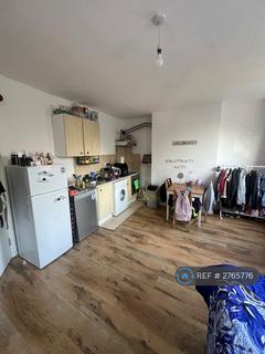 Studio to rent, Lennox Road, London, N4