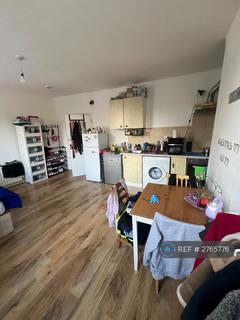Studio to rent, Lennox Road, London, N4