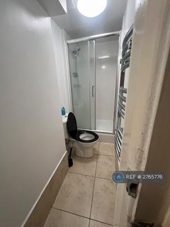 Studio to rent, Lennox Road, London, N4