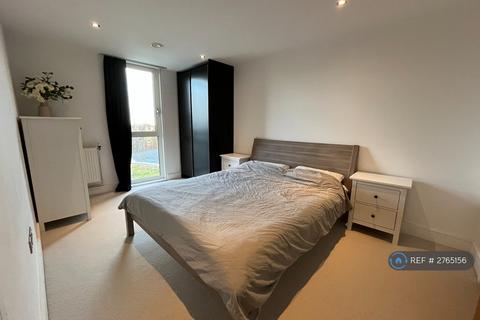 2 bedroom flat to rent, The Crescent, London, SE8