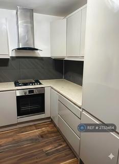 3 bedroom terraced house to rent, Hampden Road, Slough, SL3