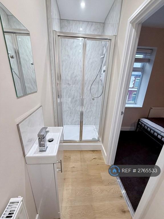 Room 2 Ensuite
