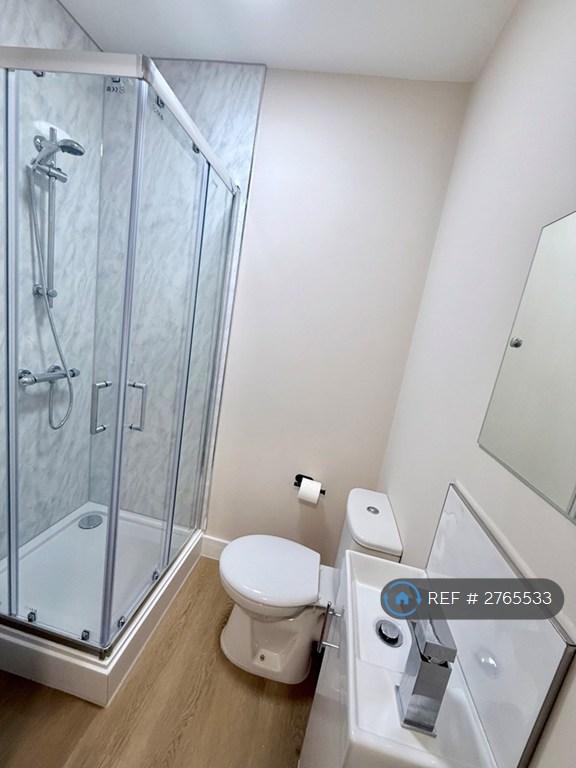 Room 4 Offsuite
