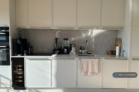 2 bedroom flat to rent, Ayres House, London, N8