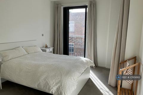 2 bedroom flat to rent, Ayres House, London, N8