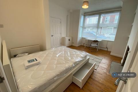 1 bedroom in a house share to rent, Winchcombe Road, Eastbourne, BN22