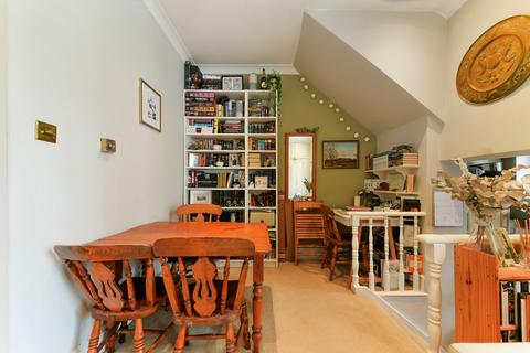 1 bedroom flat to rent, Huguenot Terrace, SW18