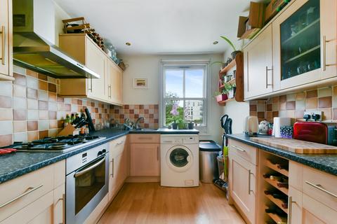 1 bedroom flat to rent, Huguenot Terrace, SW18