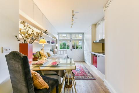 Studio to rent, Thurloe Place Mews, SW7