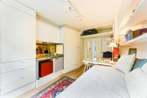 Studio to rent, Thurloe Place Mews, SW7