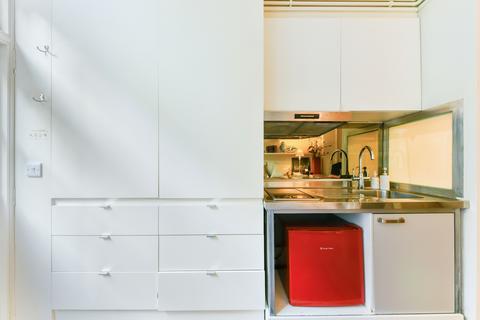 Studio to rent, Thurloe Place Mews, SW7