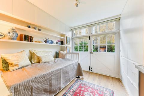 Studio to rent, Thurloe Place Mews, SW7