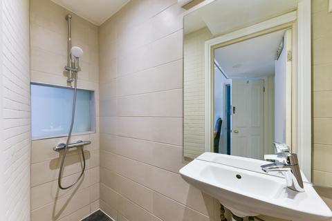 Studio to rent, Thurloe Place Mews, SW7